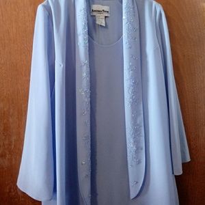 Beautiful dress for your mom or mother inlaw